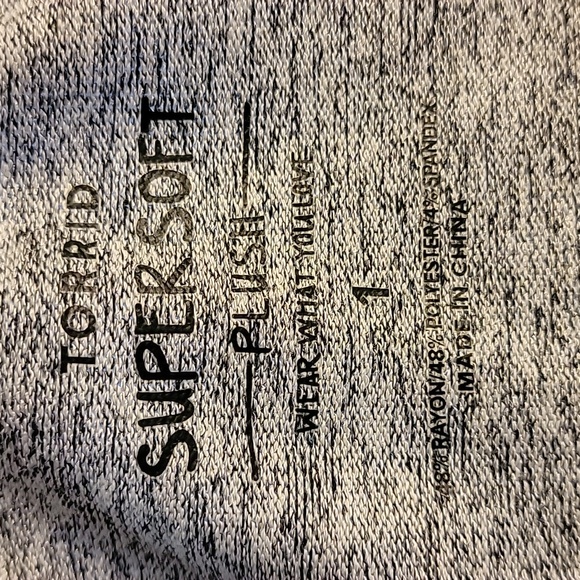 NWT Torrid Callie Off-the-Shoulder Sweater Size 1 (1X 14-16) - Picture 7 of 9